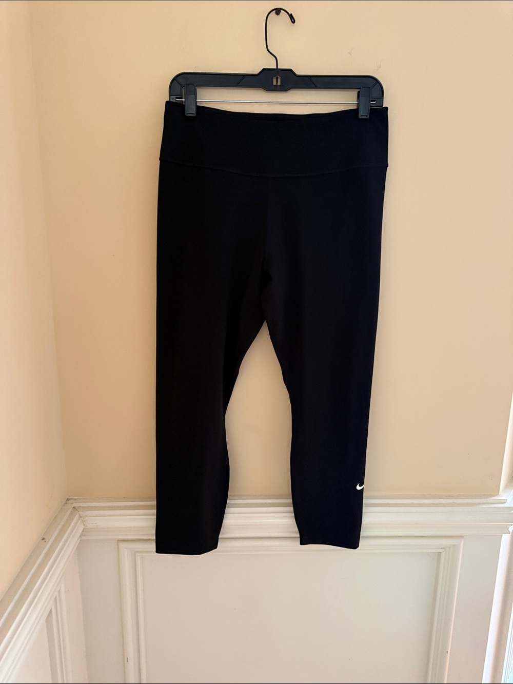 Nike Black Capri Leggings with White Swoosh Size Large